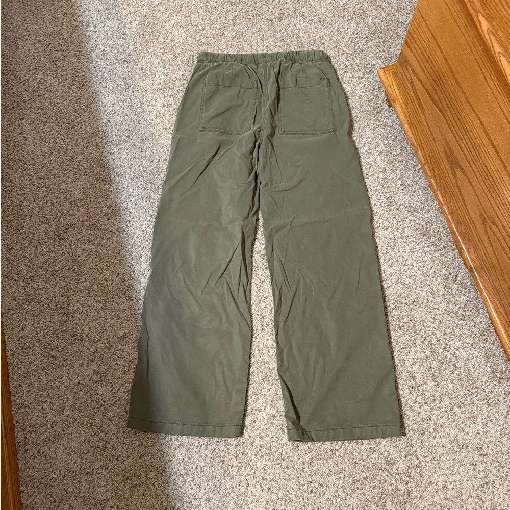 American Eagle Outfitters Women’s  Olive Wide Leg Pants Small Never Worn